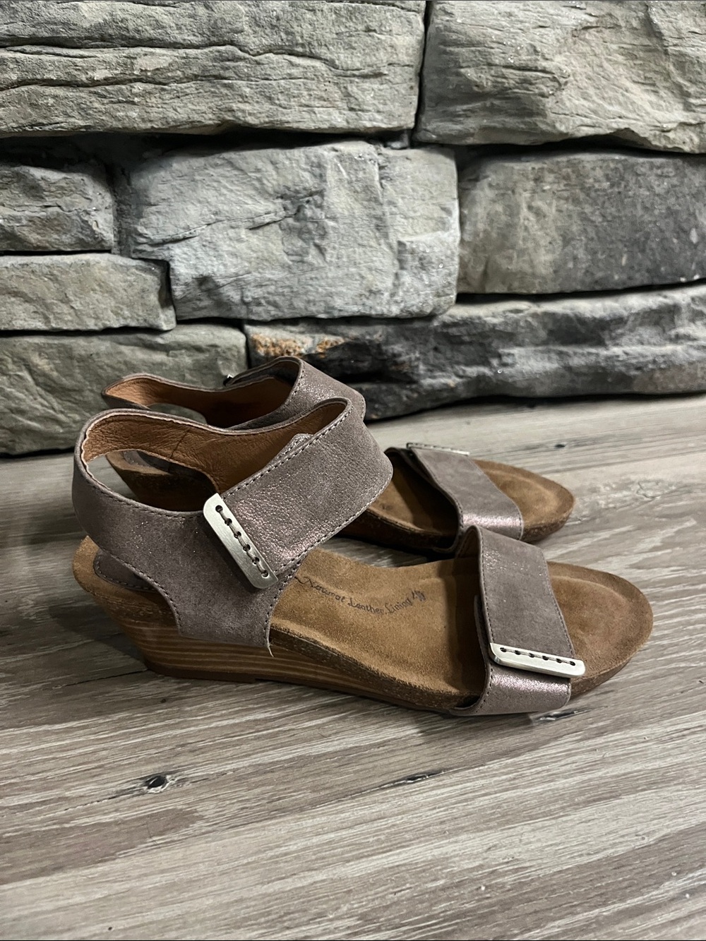 Soffit sandals/8